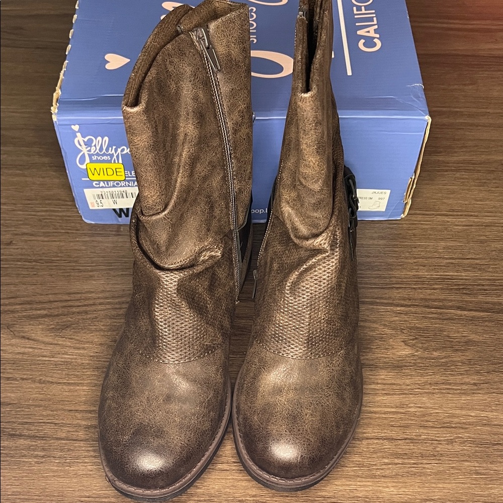 New In Box Jellypop Women's Brown Ankle Boots with Buckle - Picture 3 of 7
